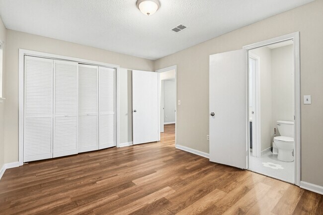 Building Photo - 4461 Jenwood St