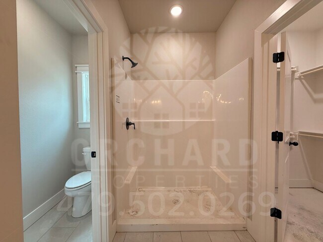 Building Photo - Bella Vista Single-Family Home- 3 Bed/ 2 Bath- Well-Designed Fernley Plan