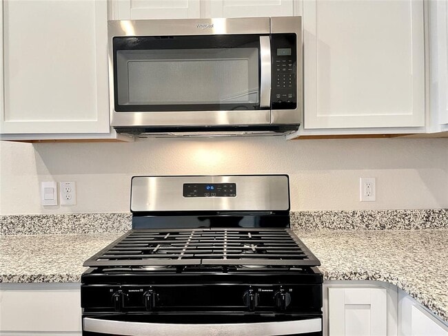 Building Photo - 467 Evergreen Sumac Lp