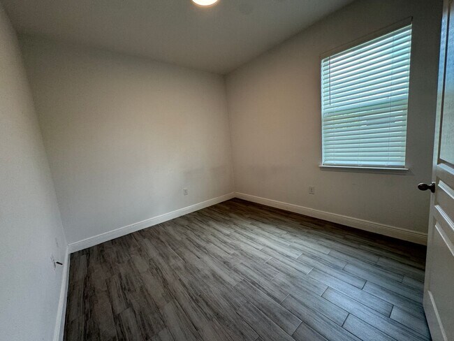 Building Photo - 2980 Scarlett Dr