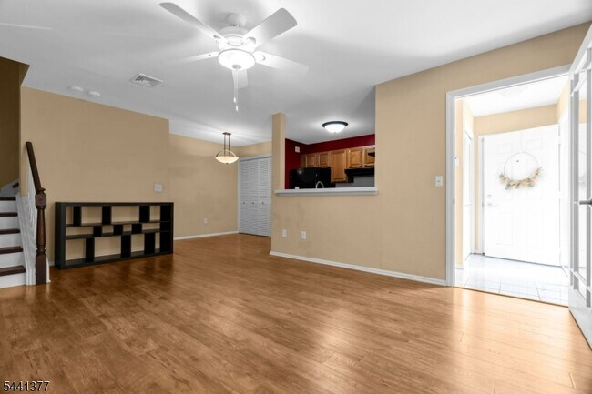 Building Photo - 19 Delavan Ct