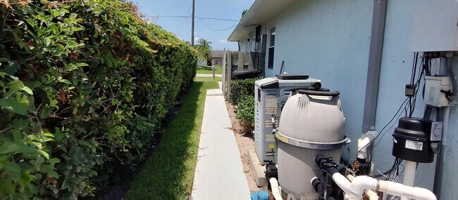 Building Photo - 1132 SE Oriental Ave