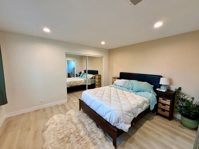 Building Photo - 1333 Currant Ave