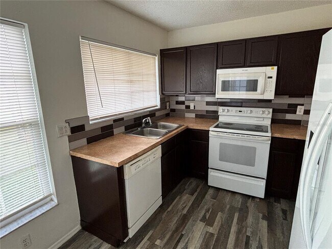 Building Photo - 13301 Fairway Glen Dr