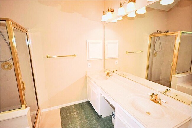 Building Photo - 16811 Willow Bend Ct