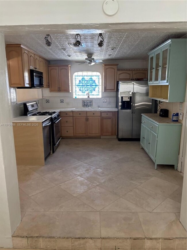 Building Photo - 729 NE 2nd Ct