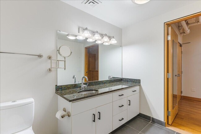 Building Photo - 416 NW 13th Ave