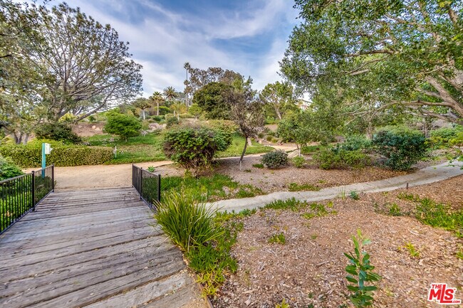 Building Photo - 17352 Sunset Blvd