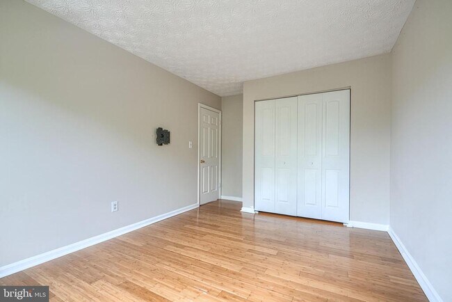 Building Photo - 43 Oak Crest Ct