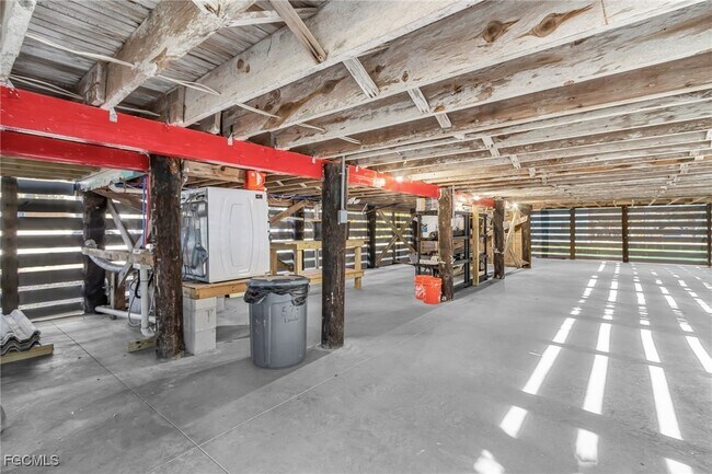 Building Photo - 5731 Lauder St