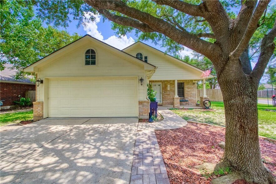 Building Photo - 301 Nicole Way