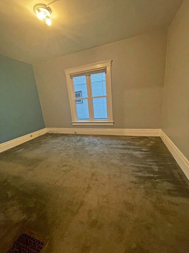 Building Photo - 1220 Prospect St