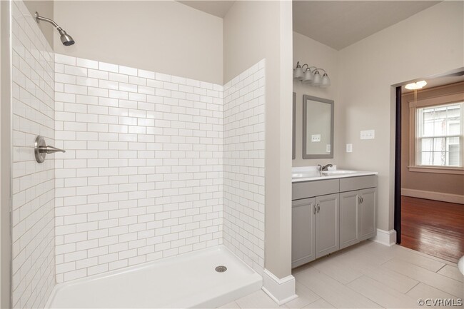 Building Photo - 2726 Hanes Ave