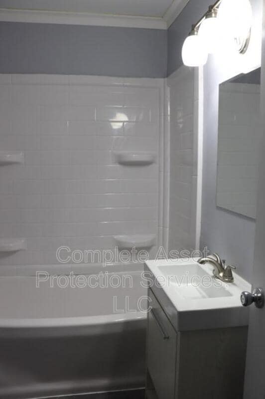 Building Photo - 3424 Iowa St