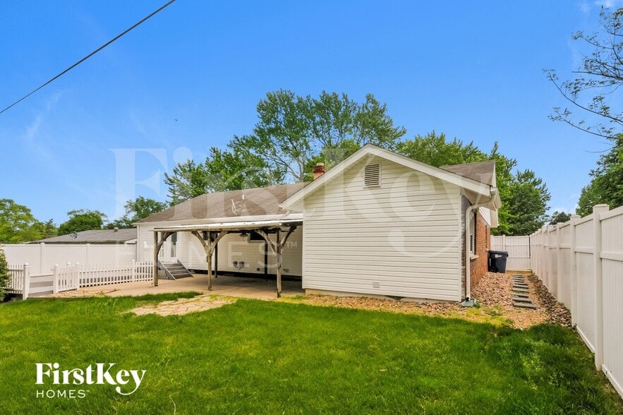 Building Photo - 305 Elmhurst Dr