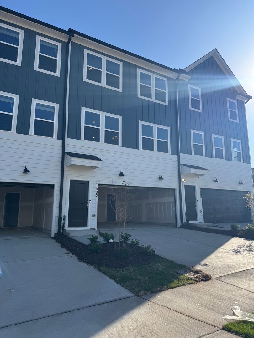 Building Photo - 1502 Tamarisk Ln