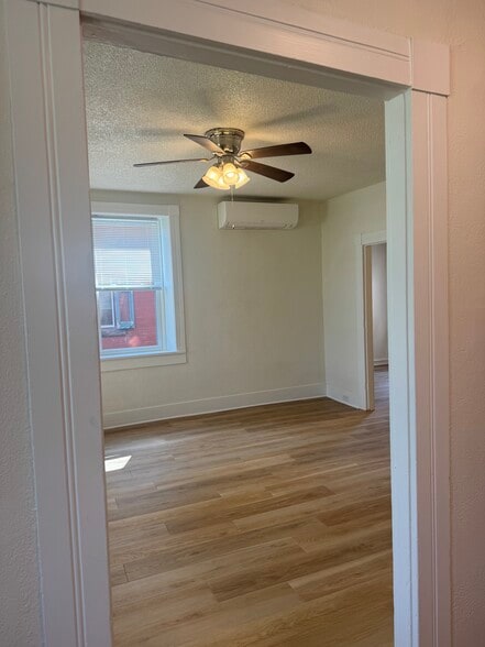 Building Photo - 137 S Market Ave