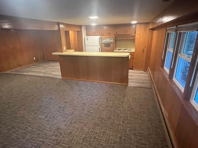 Building Photo - 1643 Stanbridge Ave