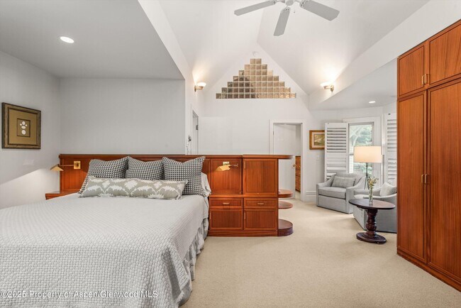 Building Photo - 431 W Hopkins Ave