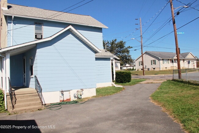 Building Photo - 144 E Grace St