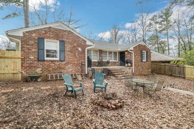 Building Photo - 147 Lindbergh Dr NE
