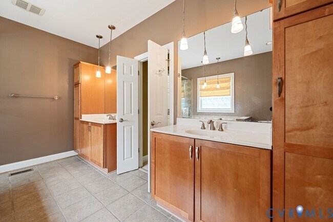 Building Photo - 2701 Logan Estates Run