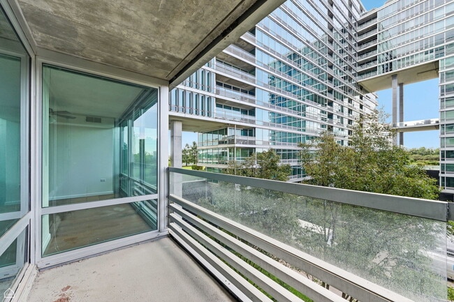 Building Photo - 9725 Woods Dr
