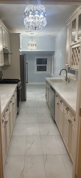 Building Photo - 416 22nd St