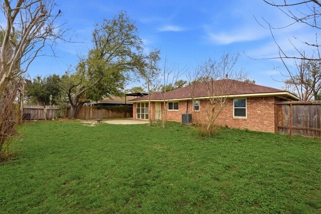 Building Photo - 4929 Libbey Dr