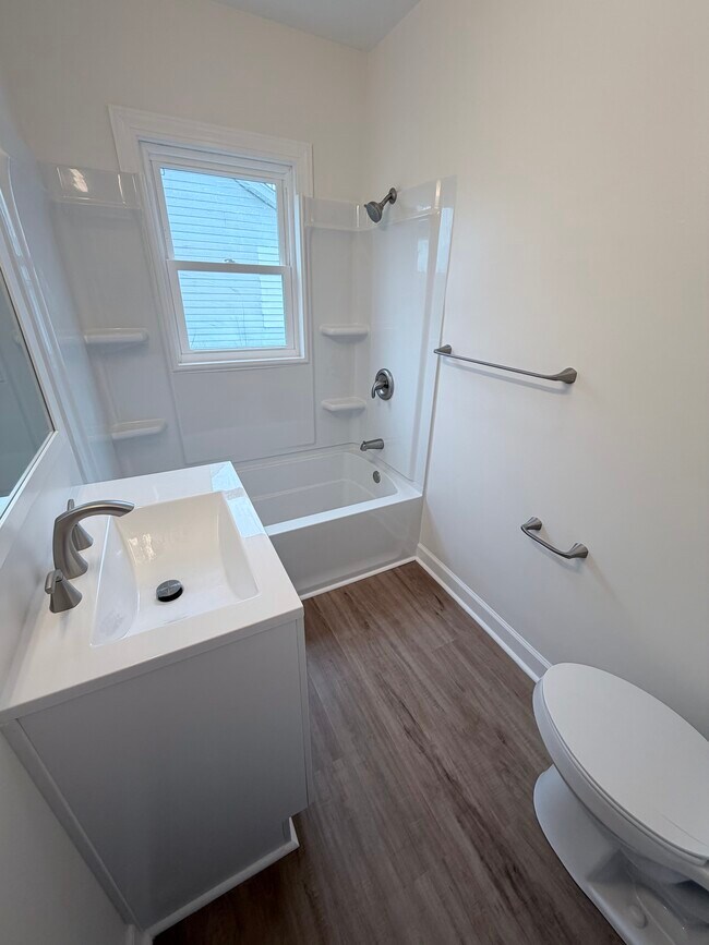 Building Photo - 229 E Madison St