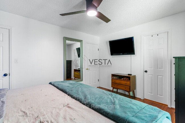 Building Photo - 12 Wood Rd