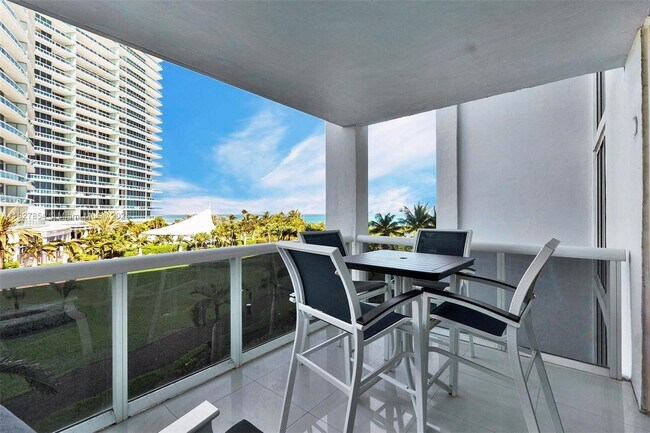 Building Photo - 10275 Collins Ave