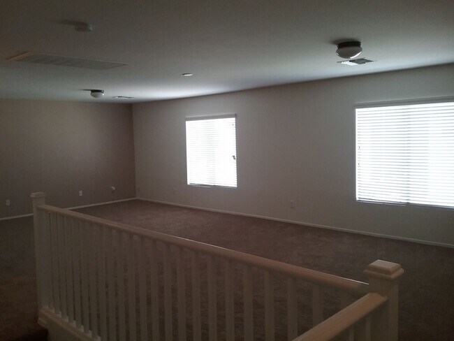 Building Photo - Spacious 5 bedroom home.