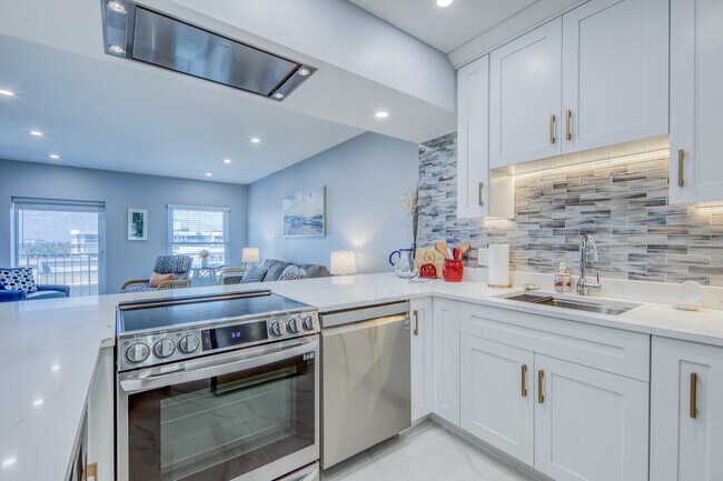 Building Photo - 3230 S Ocean Blvd
