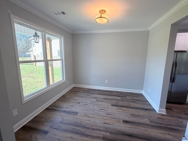 Building Photo - 215 McEwen Ct