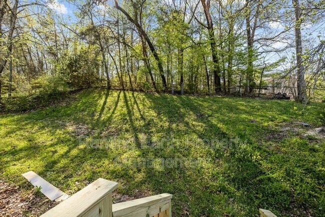 Building Photo - 2836 Creek Ln NE