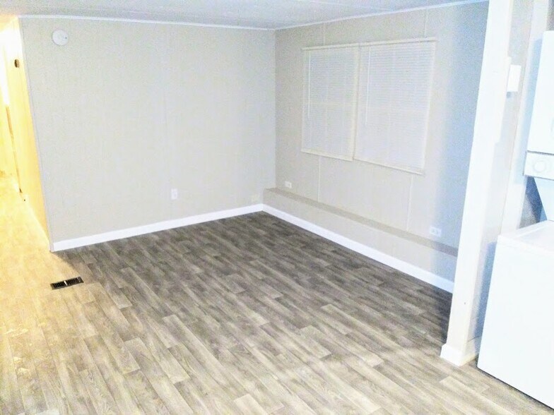 Living Room - 43 W Baltimore St