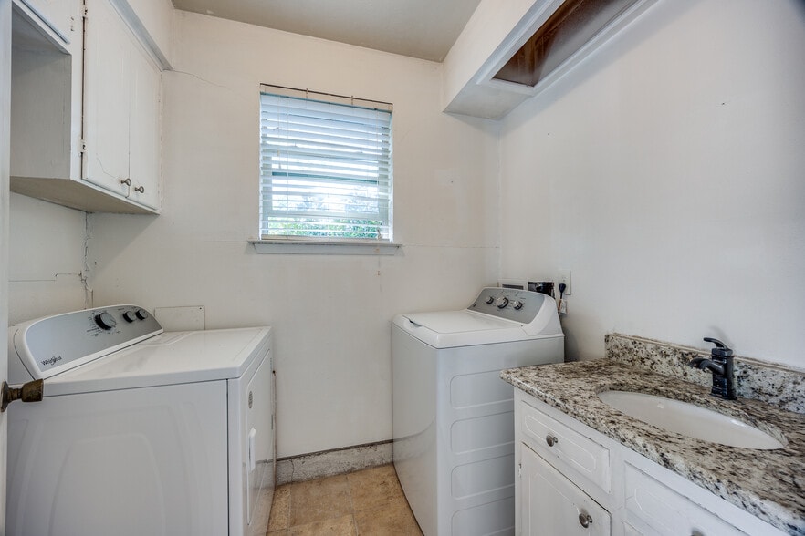 Laundry Room - 7842 El Pensador Dr