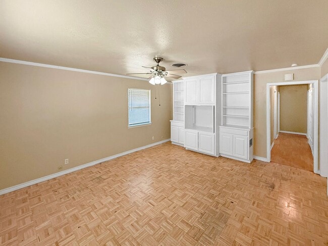 Building Photo - Charming 3-Bedroom Home with Bonus Room in...