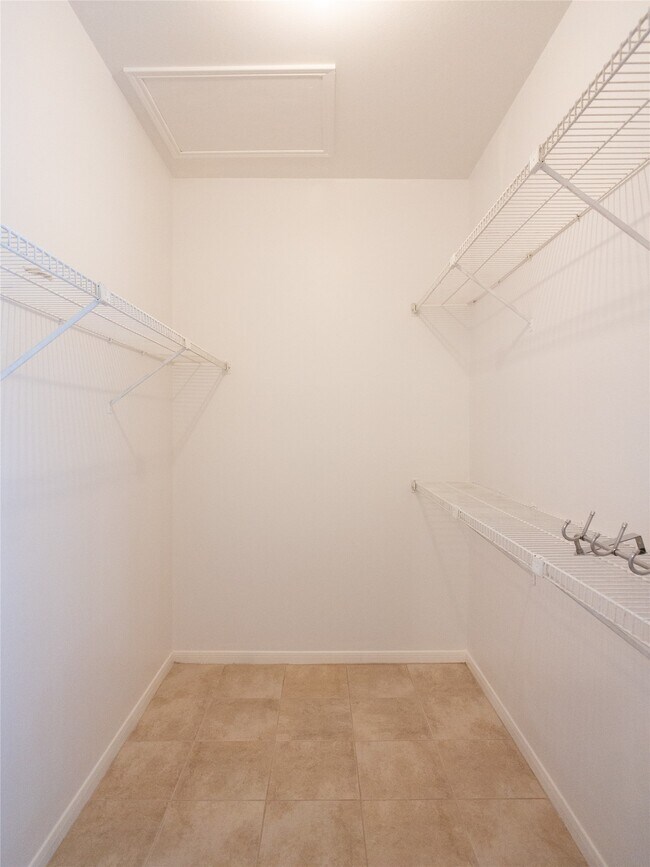 Building Photo - 6500 Harbor Town Dr