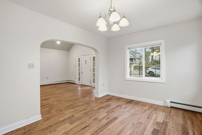 Building Photo - 508 E 19th Ave