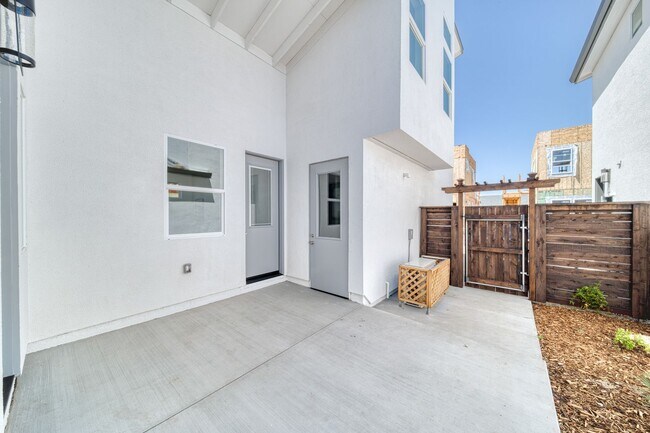 Building Photo - D62