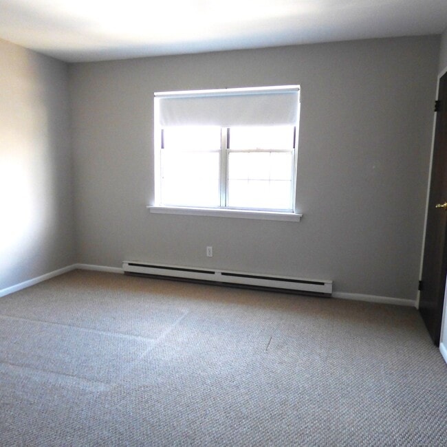 Building Photo - 62 Lindstrom Rd