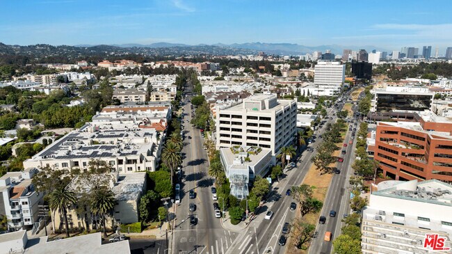 Building Photo - 11789 Montana Ave
