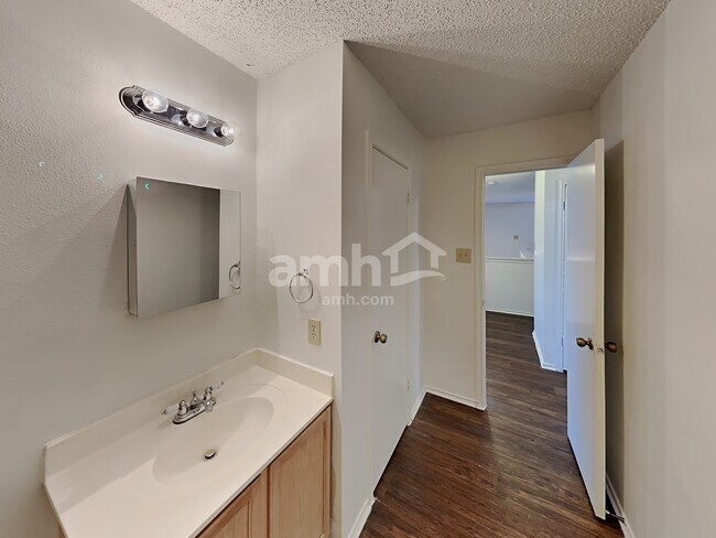 Building Photo - 8447 Mannington Pl