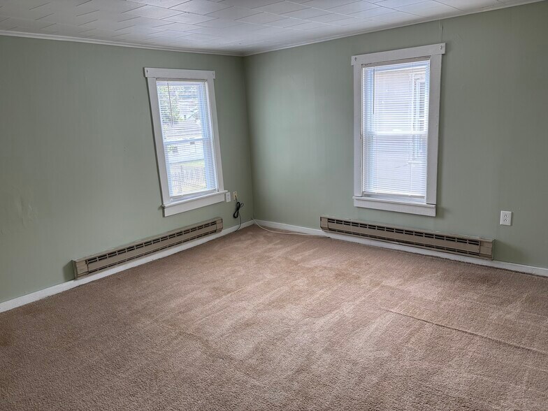Bedroom - 8 Pine St
