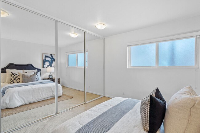 Building Photo - 1-Bed, 1-Bath 818sqft Condo in Capitol Hill for Rent — Parking, In-Unit Washer/Dryer & Space Need...
