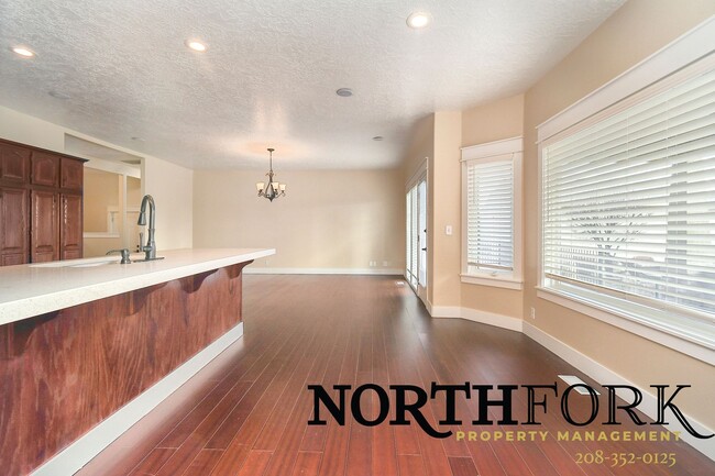 Building Photo - 7725 E Stonecastle Dr