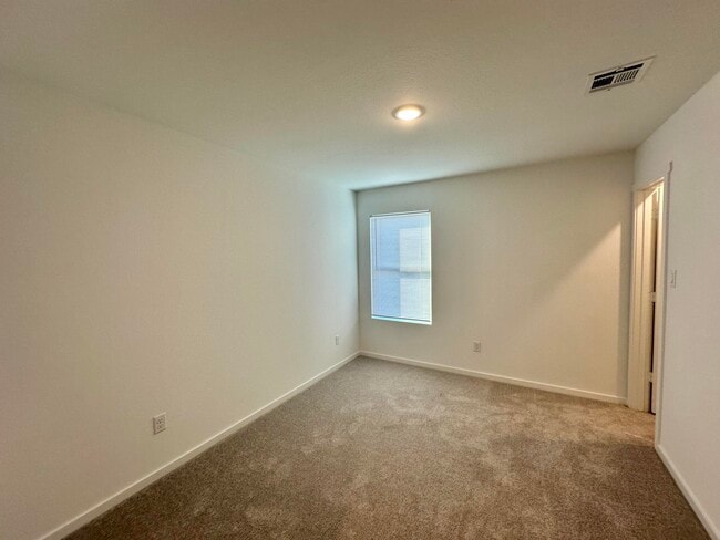 Building Photo - 1513 Good Pr Ave