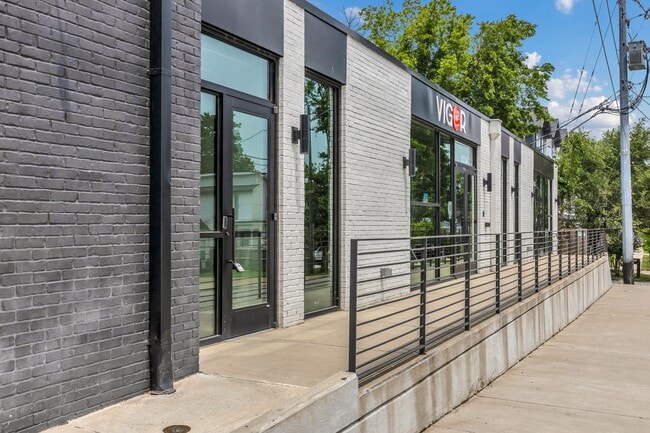 Building Photo - 706 James Ave
